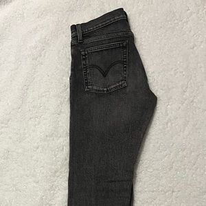 Levi black Wedgie Straight jeans. Size 26